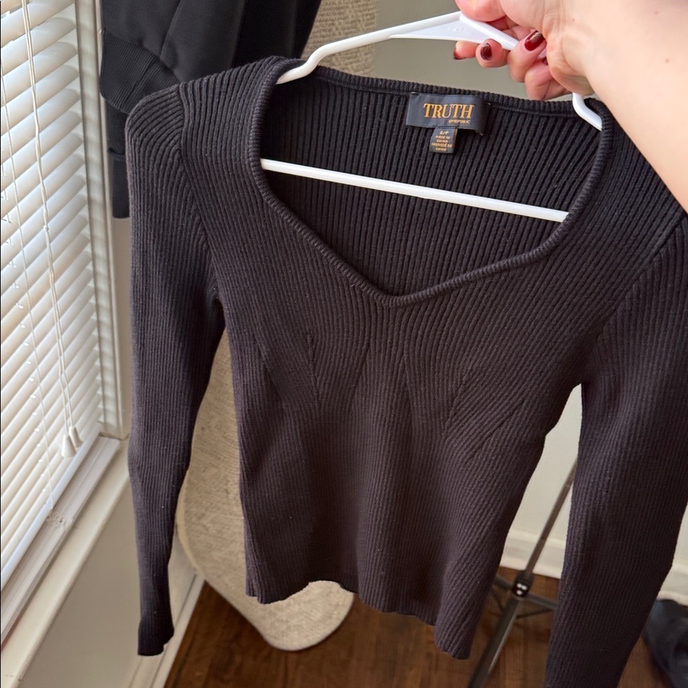 Truth by Republic Black Ribbed V-Neck Long Sleeve Spring Top Size S - Picture 4 of 9